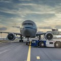 Francuska turistkinja pravila haos u avionu na Kritu, pa završila u policiji