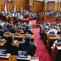 (BLOG) Nastavljena sednica Skupštine o nepoverenju vladi