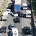 Bruka i sramota! Hitna pomoć pokušavala da se probije kroz gužvu na Kolarima, ovo je bila reakcija vozača