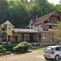 Zaboravite gužvu i skupe velnes centre: Ova skrivena banja kod Čačka ima četiri izvora, lekovitu vodu ljudi u balonima nose…