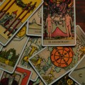 Ovaj znak neka se čuva udara po džepu! Tarot horoskop za novembar Karta meseca je Sedmica mačeva, spremite se za surovu istinu…