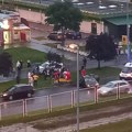 "Jedva izvukoše dečka, njih deset ga je čupalo iz kola": Užasna saobraćajna nesreća na Novom Beogradu (foto)