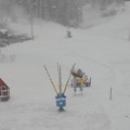 Na Kopaoniku 10 centimetara snega, RHMZ upozorava na olujni vetar, mećavu i snežne nanose