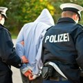 Užas u Nemačkoj! Srbin pokušao da zakolje bivšu devojku: Izbo je po vratu, pa pobegao! Uhapšen zahvaljujući očevcima