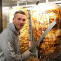 Slavni fudbaler postao "kralj kebaba": Težak je 200 miliona evra, a kad vidite koliko naplaćuje...