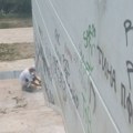 Farbaju grafite na srpskom jeziku: I danas nastavljeni radovi na mostu na Ibru