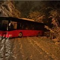 Proklizao autobus u Maloj Moštanici: Drama u beogradskom naselju, u Mirjevu kolaps