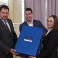 Grad Sombor dobio defibrilator, biće postavljen u Gradskoj kući zbog frekvencije stanovništva