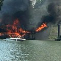 Prve slike požara na Adi: Vatra guta splav, dim se brzo širi