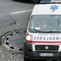 "Гурала дете у колицима и упала у шахт": Инцидент у Новом Саду, грађани похитали да помогну