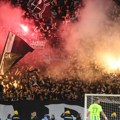 Hit! Navijač Partizana uneo flašu vinjaka na utakmici protiv AEK-a, stranci ostali u šoku