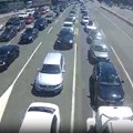 (Foto) kolone duge 10 kilometara: Masovno krenuli na hrvatsko more, saobraćaj u kolapsu: Detaljan spisak gde su najveće gužve…