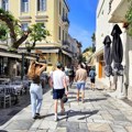 Dve porodice iz Srbije rezervisale smeštaj preko "bukinga", pa prevarene Stigli u Grčku i ostali na ulici! Javio se muškarac i…