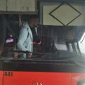 (Paparaco) naš pevač se vozi autobusom: Sleteo na beogradski aerodrom pa ušao u gradski prevoz, evo gde se uputio