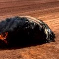 Šta je ovo palo na zemlju? Misteriozni objekat koji gori u udaljenoj pustinji šokirao ljude