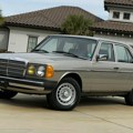 Vremeplov na točkovima: Mercedes iz 1985. sa kilometražom kao da je iz 2025. FOTO/VIDEO
