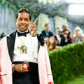 Zašto Chanel i Schiaparelli oblače muške zvezde: Nova strategija luksuza?