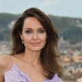 Anđelina Džoli kaže da želi da napusti Holivud, ali ne može zbog novca: "Nakon razvoda ne mogu da živim i putujem slobodno"…