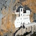 „Manastir Ostrog zaslužuje posebnu pažnju i najviši stepen zaštite” Mitropolija crnogorsko-primorska reagovala: Nadležni da…