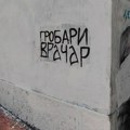 FOTO: Prefarbani murali s likovima Ratka Mladića i Dragoljuba Mihailovića na Vračaru