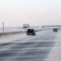 АМСС: Појачан саобраћај на главним путевима у Србији, снега има и у нижим пределима