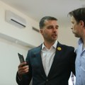 Kreni – Promeni upao u opštinu Čukarica jer ne daju overivače: Tvrde da su zaposleni na dočeku Sija