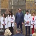 Uručeni ugovori najboljim diplomcima medicinskih fakulteta i srednjih škola