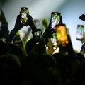 Pametnim telefonima su odbrojani dani! Prognoze su različite, a evo šta bi sve moglo da ih zameni