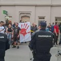 Studenti i građani izviždali premijera Macuta ispred Matice srpske u Novom Sadu (VIDEO)