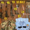 Žena prijavila muža da joj preti, pa usledio šok: Policija mu upala u kuću, pa pronašla arsenal oružja