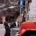 Stambena zgrada se delimično urušila Eksplozija gasa umalo dovela do fatalne nesreće u Rusiji (video)