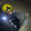 (Video) Vatrogasci su uskočili u dubine katakombi Petrovaradinske tvrđave zbog njega! Pogledajte prizor koji je raznežio…