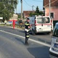 (Foto, video) poginula žena, udarilo je vozilo hitne pomoći pod rotacijom: Tragedija kod Čačka: Prelazila ulicu van prešačkog…