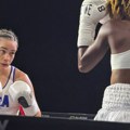 Sara Ćirković je kraljica! Srpska bokserka "izudarala" rivalku i nanela joj prvi poraz u karijeri