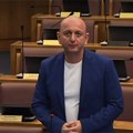 Žestok sukob Kneževića i Šaranovića u Skupštini Crne Gore: "Postaje legalno da se muškarci drže za ruke, da bacaju bidermajer"…