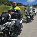 Policajac Muamer postao heroj na točkovima! Vozio, pa pokraj puta ugledao iznemoglo stvorenje: Odmah je zastao