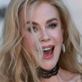 "Ne zanima me na čemu je, ali dajte i meni malo toga", Nikol Kidman sva u čipki zbunila fanove na premijeri filma sa Sandrom…