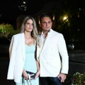 Dragan Stanković ne ispušta novu verenicu Aleksandra u uskoj haljini, dekolte puca: On je čvrsto drži za ruku (video)