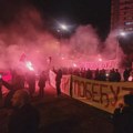 Guranje pristalica SNS-a i građana koji podržavaju studente u Kragujevcu, policija razdvojila dve grupe