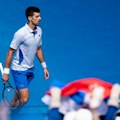 Foto: Nole bez obezbeđenja na 100+ studenata! Vozio tri sata zbog njih, Ameri mu se poklonili!