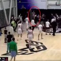 VIDEO Nezapamćeni skandal u srpskoj košarci: Polugoli Gurović uleteo u tuču dece, pa zakucao čoveka u zid