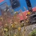 Automobil se zakucao u teretni voz kod Subotice Od siline udarca dva vagona iskočila iz šina! Policija na terenu