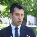 Policija kaznila Dobricu Veselinovića (ZLF) zbog hodanja na pešačkom prelazu u krug