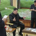 Dolazi i oklopni voz! Kim Džong-Un na točkovima stiže na vojnu paradu u Kinu!
