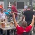 VIDEO Navijači Srbije vređali Vučića pred meč na Evrobasketu