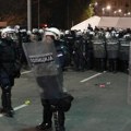 Oglasio se MUP Srbije Organizovana grupa učesnika neprijavljenog skupa napala je građane