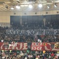 Delije u Nišu zapevale pesmu za nastradalog navijača Partizana, razvijen i transparent na tribini