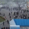 Pojavio se snimak haosa ispred Lagatora! Evo kako su se navijači sukobili s policijom! (video)