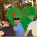 Opštinska inspekcija pokušala da ukloni znak „Volim Mitrovicu“, policija privela Radojevića i Zaporožca