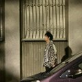 Paparaco! Izvorinka Milošević u gluvo doba noći šeta oko zgr